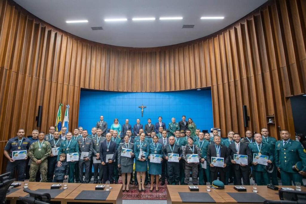 <strong><em>Emoção marca cerimônia que homenageia profissionais da segurança pública com a medalha coronel Adib Massad</em></strong>