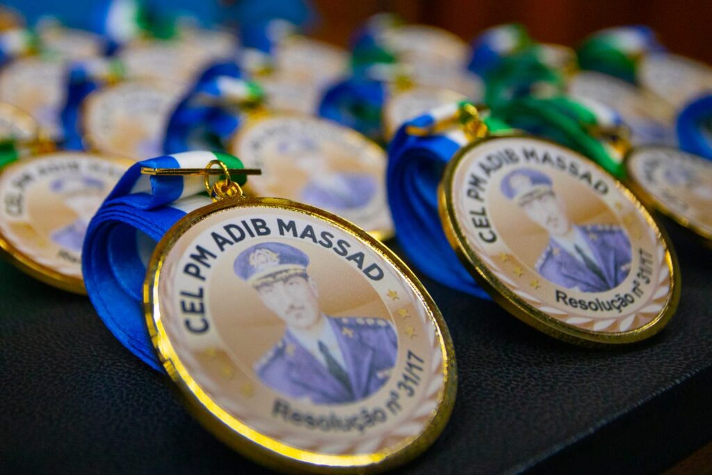 <strong><em>Emoção marca cerimônia que homenageia profissionais da segurança pública com a medalha coronel Adib Massad</em></strong>